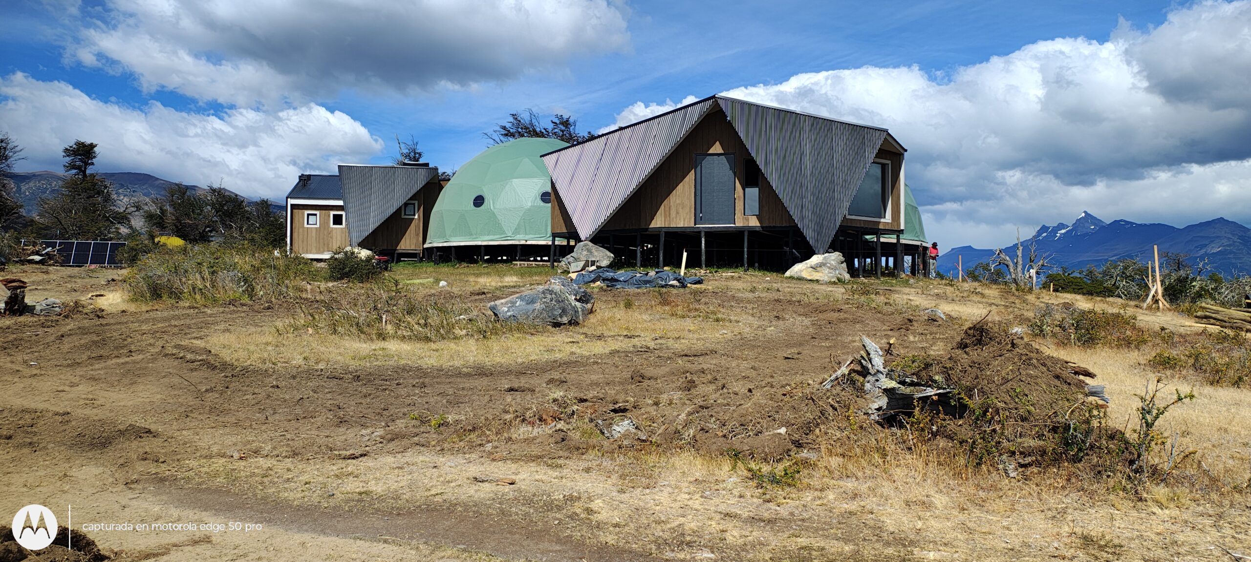 Vinculacion-obra-de-steel-framing-con-domos